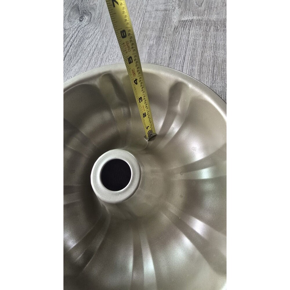 Paris Hilton 10” Nonstick Fluted PINK Cake Bundt Pan / Valentines Easter Cottage - Picture 9 of 13